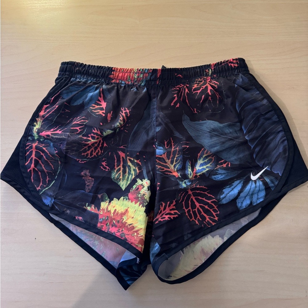 Nike girls running shorts. Size M.